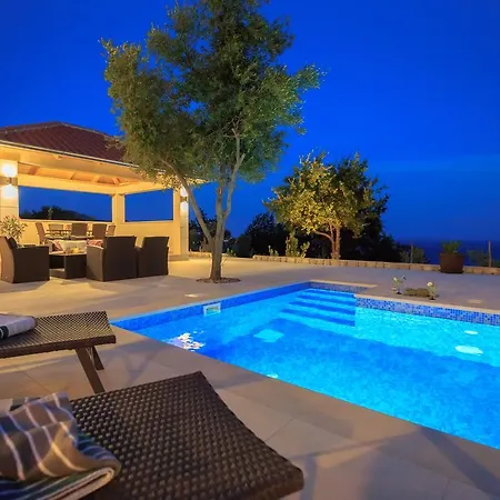 Hedera Estate, Hedera Vii Βίλα *