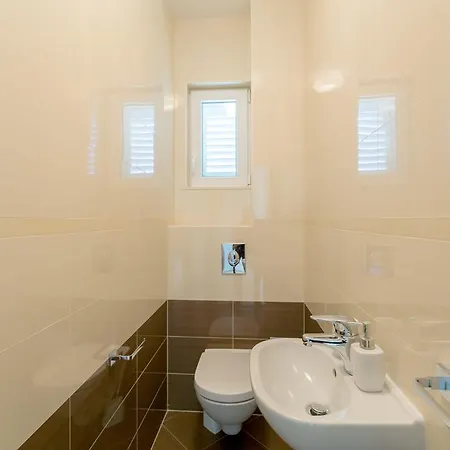 Hedera Estate, Hedera Vii