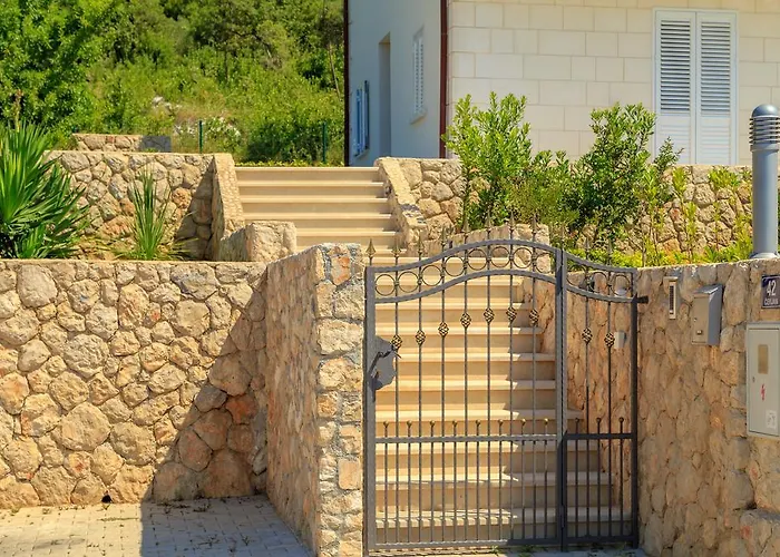 Hedera Estate, Hedera Vii Willa *