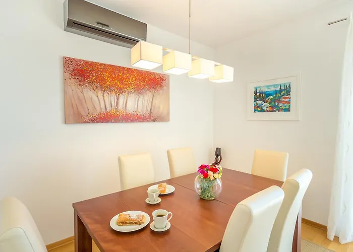 Hedera Estate, Hedera Vii Willa