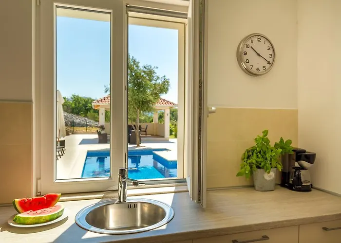 Hedera Estate, Hedera Vii