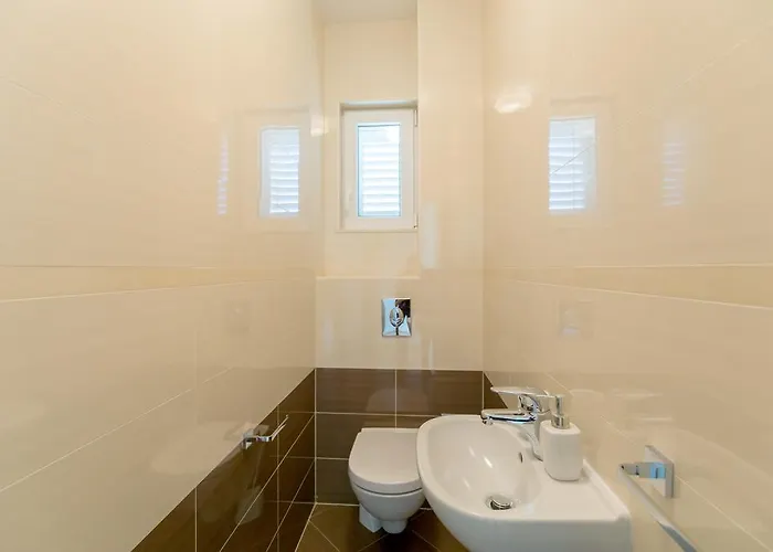 Hedera Estate, Hedera Vii