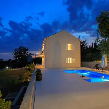 Hedera Estate, Hedera Vii