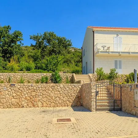 Hedera Vii Villa *