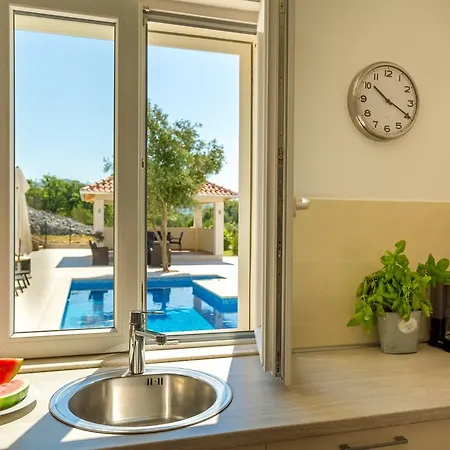 Hedera Estate, Hedera Vii