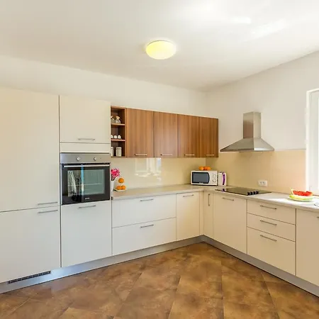 Villa Hedera Estate, Hedera Vii Zaton