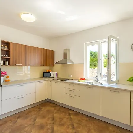 Hedera Estate, Hedera Vii Zaton