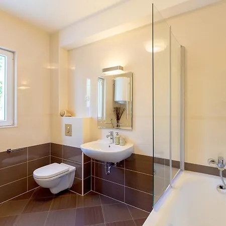 Hedera Estate, Hedera Vii Zaton