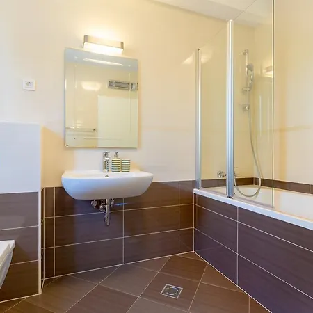 Villa Hedera Estate, Hedera Vii Zaton