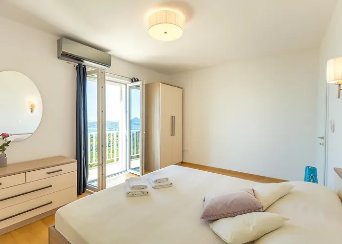 Hedera Estate, Hedera Vii Vila