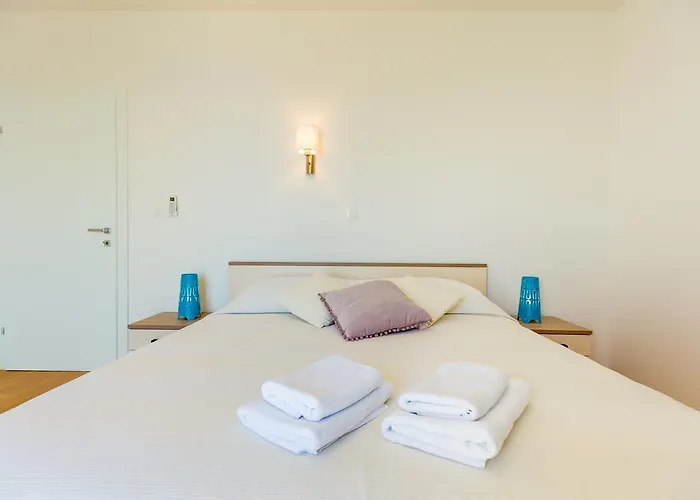 Hedera Estate, Hedera Vii